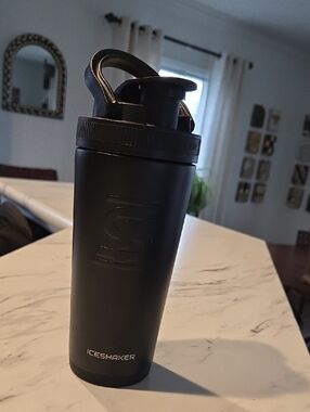 Black Protein Shaker Bottle with Flip Lid By Iceshaker